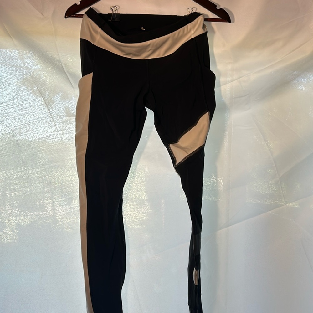 Lululemon leggings, full length, fun pattern, size 6